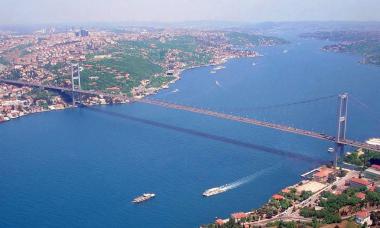 Какое море соединяется с Мраморным проливом Босфор?