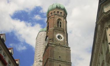 Кафедральный собор Фрауэнкирхе (Собор Пресвятой Девы Марии) в Мюнхене - тесная связь власти земной и небесной